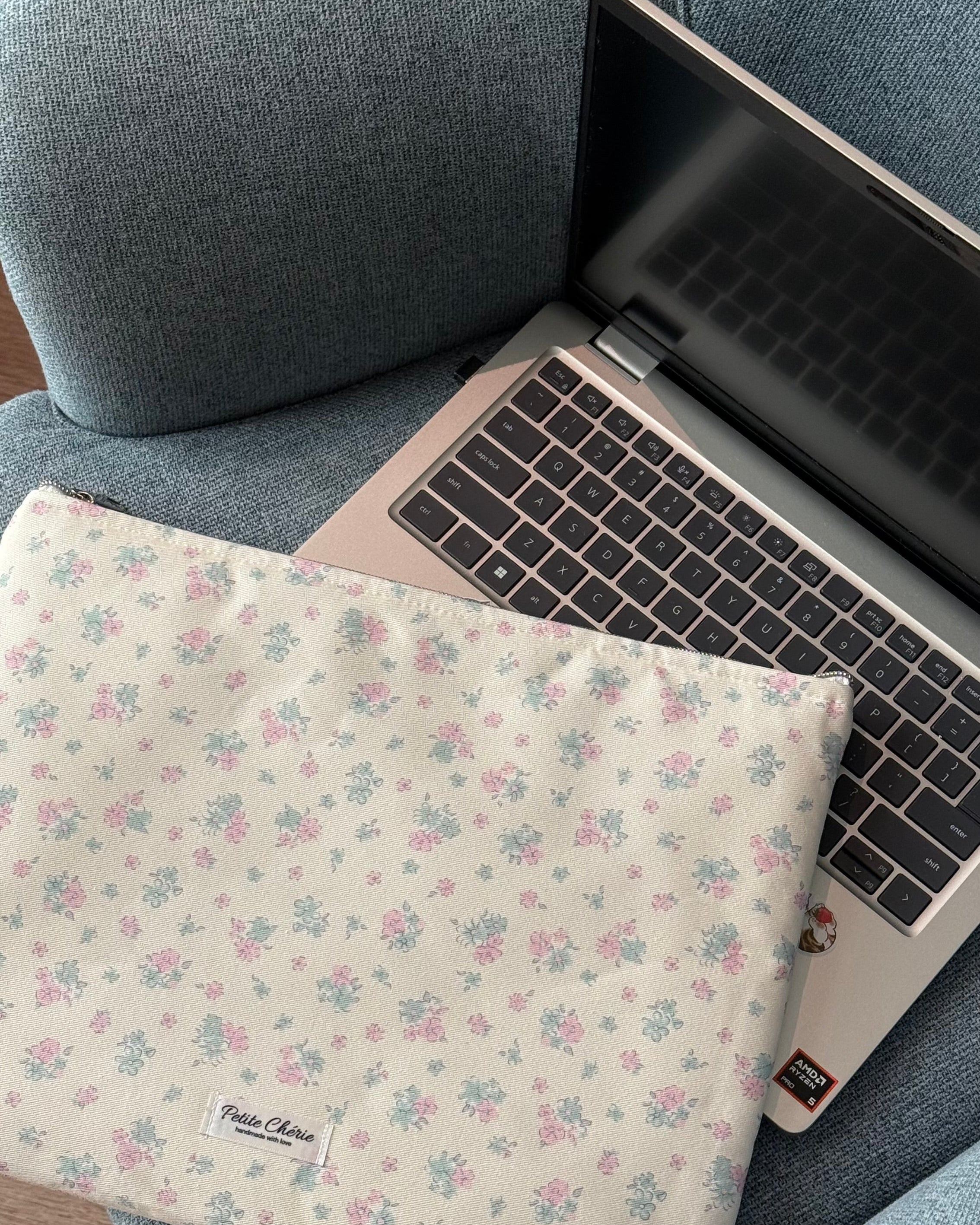 Gentle Garden laptop/iPad sleeve