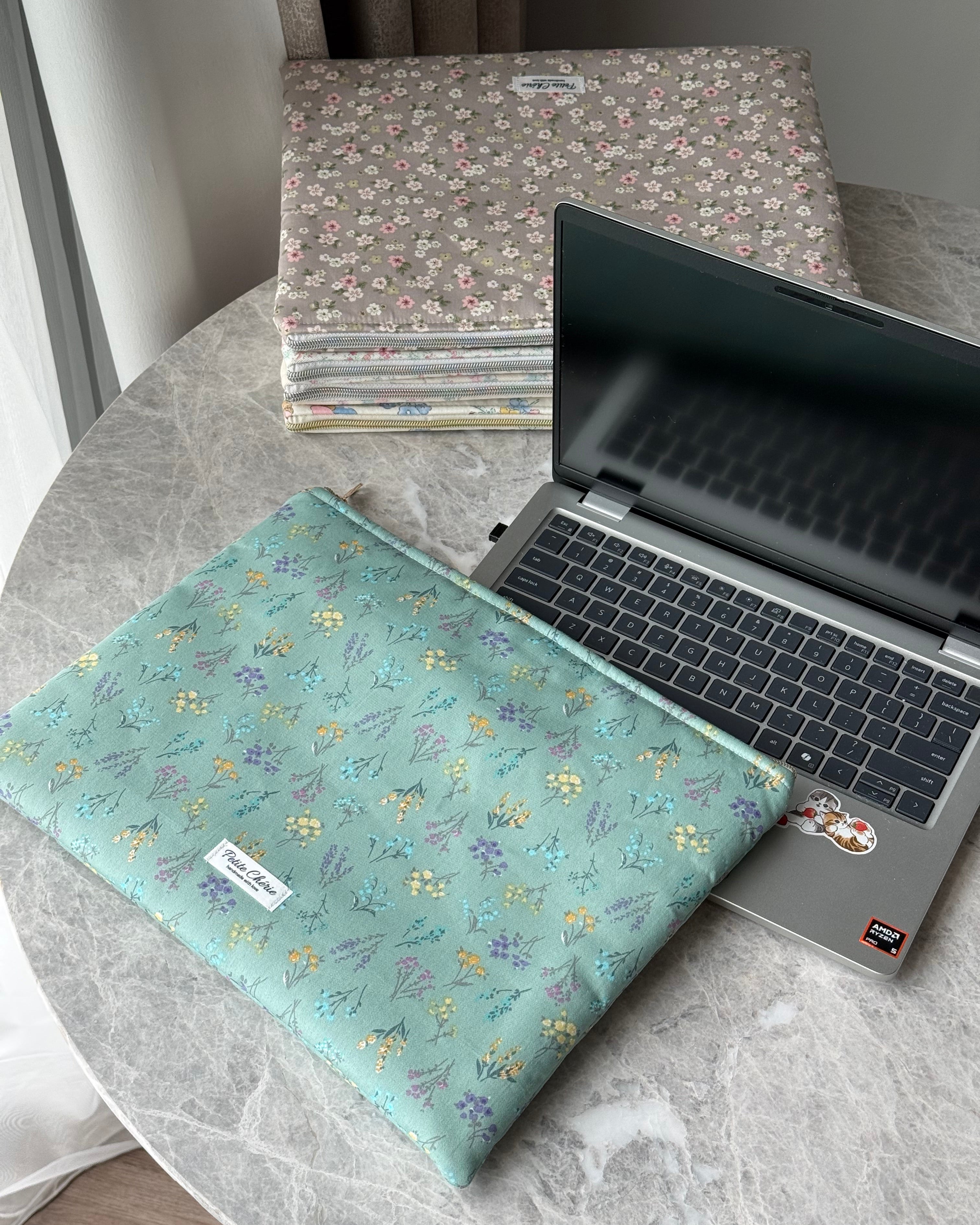 Flora laptop/iPad sleeve
