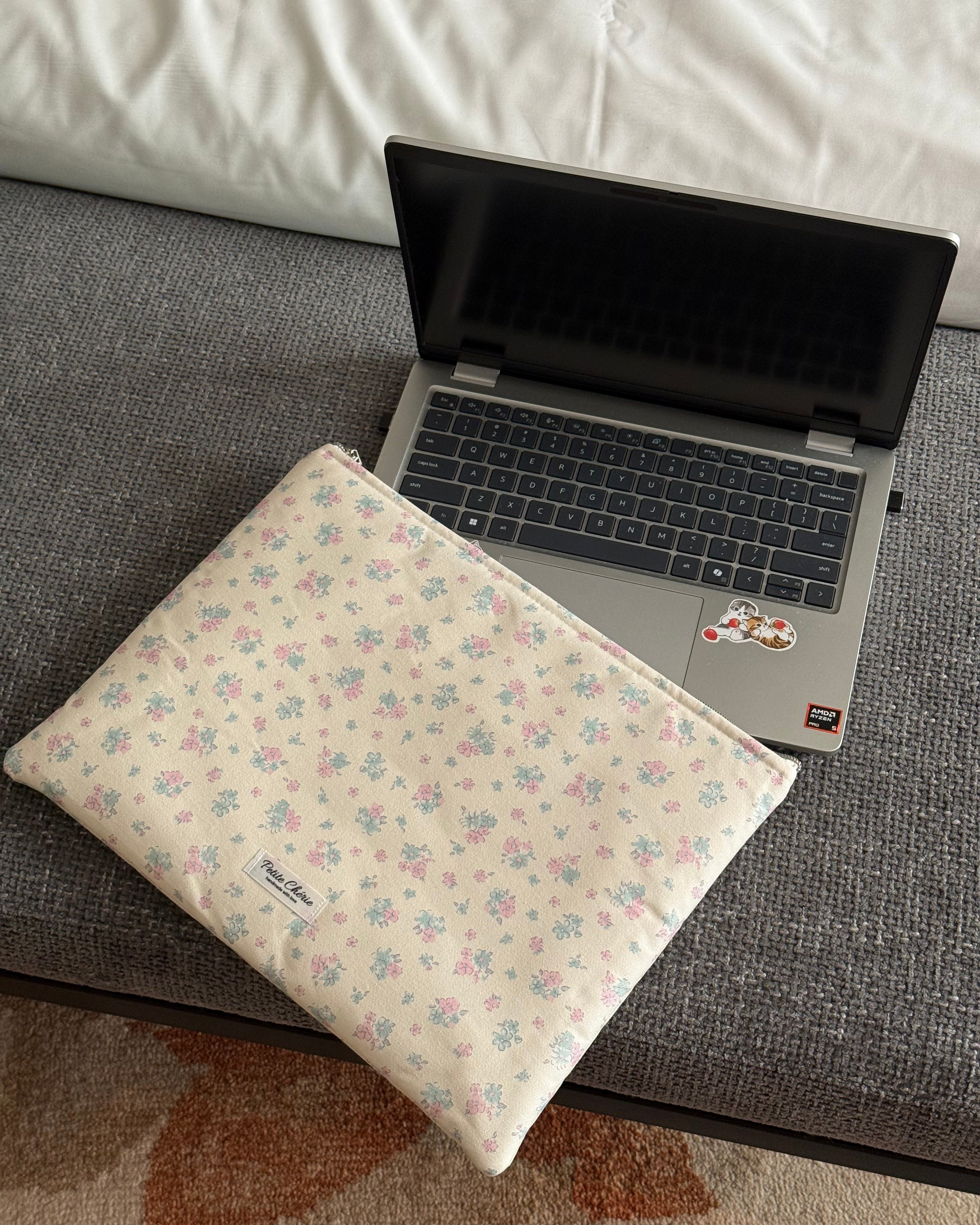 Gentle Garden laptop/iPad sleeve