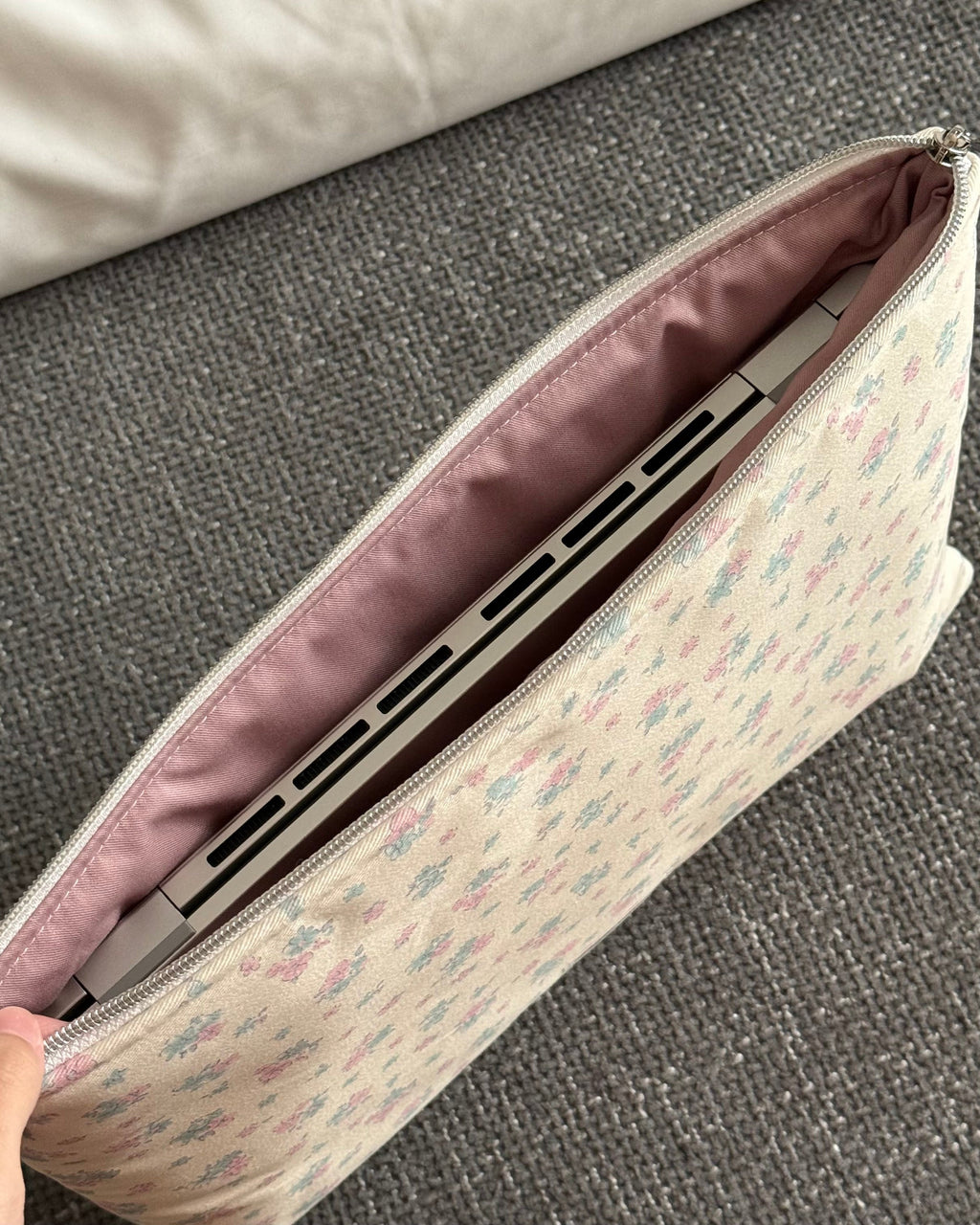 Gentle Garden laptop/iPad sleeve